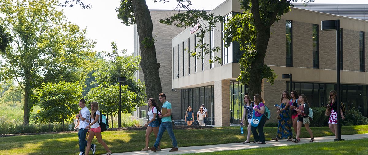 Students walking outside STC summer L