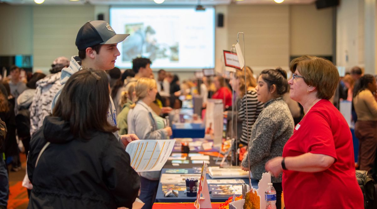 students meeting with college reps