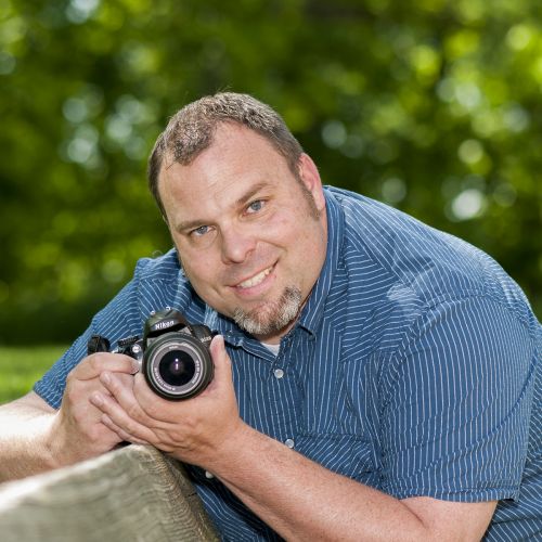 Man holding camera S