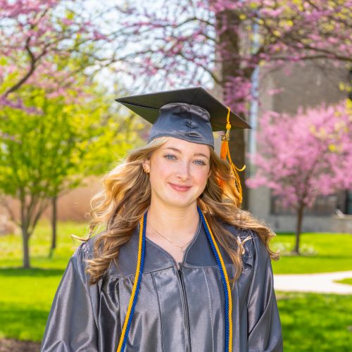 2025 Graduate - Bella Klotz