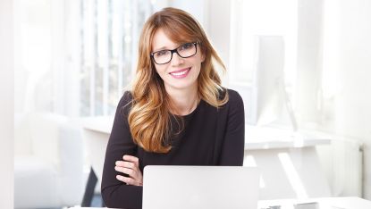 Woman with laptop L