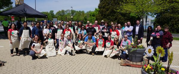 Group photo employee planter competition  